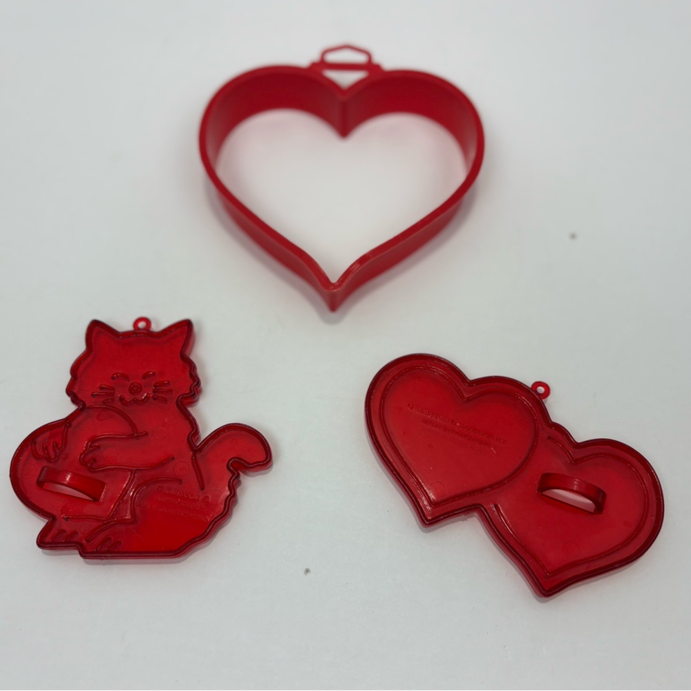 Classic Vintage  Imprint Cookie Cutters AMSCAN red plastic Valentine's Day